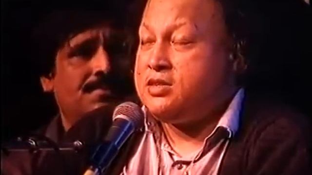 Mera Piya Ghar Aya Qawali by Ustad Nusrat Fateh Ali Khan in Rivermead Festival London смотреть онлайн