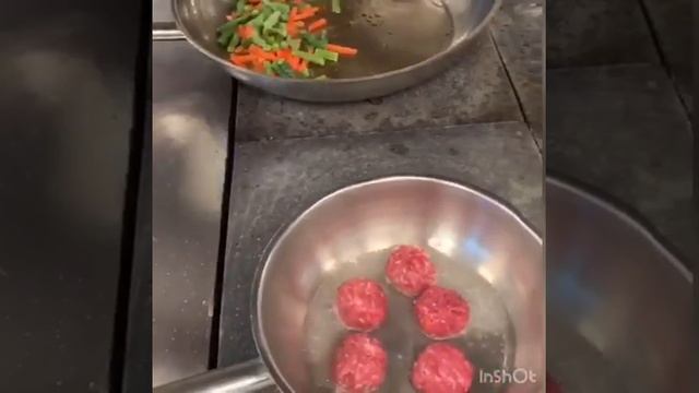 Фрикадельки из индейки с сложным гарниром смотреть онлайн