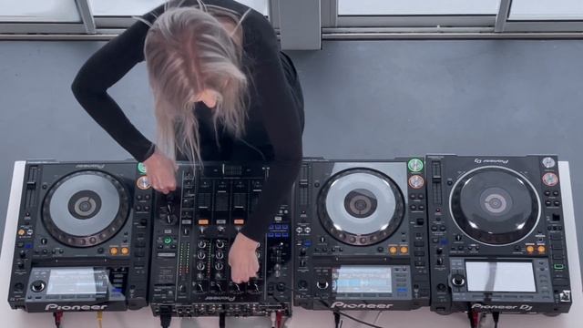 PEZSI [DJ-SET 2021] x WINTER VIBEZ - House | Bass House смотреть онлайн