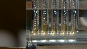 Как взломать замок невидимкой || How to Pick a Lock With Hairpins