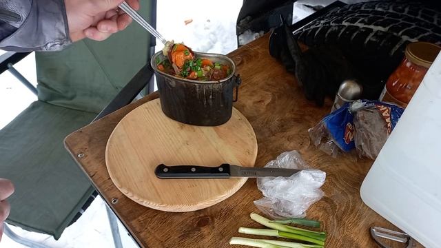 Одиночный кемпинг в глубоком снегу, ночевка в машине ранней весной смотреть онлайн