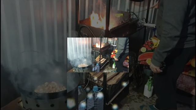 Картофельный соус в казане на огне. смотреть онлайн