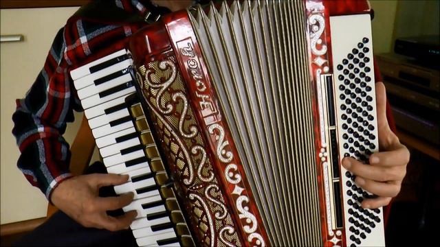 "Słodkie fiołki" Roman gra na akordeonie Horch cover смотреть онлайн