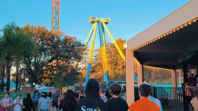 САМЫЙ СТРАШНЫЙ ПАРК АТТРАКЦИОНОВ В США, ДОМ С ПРИЗРАКАМИ, ХЭЛЛОУИН В США смотреть онлайн