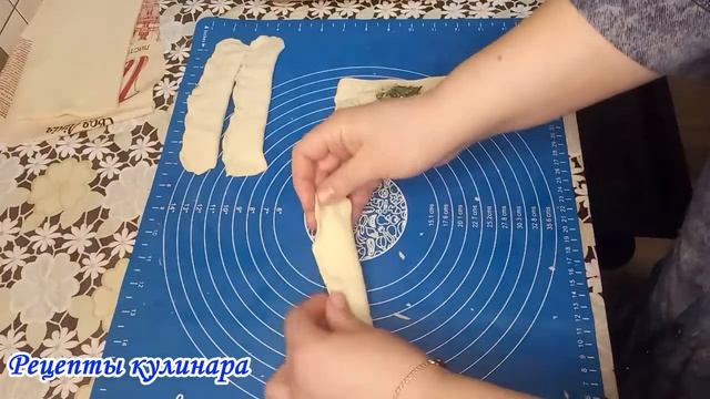 "СЛОЕНЫЕ СЫРНЫЕ ТРУБОЧКИ С ЧЕСНОКОМ"Ароматные, нежные , а главное-очень быстро!Пользуйтесь рецептом смотреть онлайн