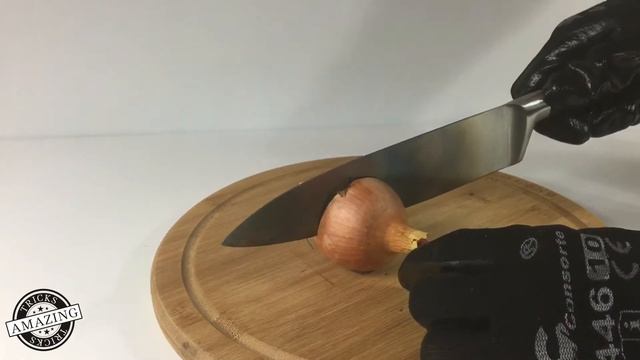EXPERIMENT Glowing KNIFE VS Fruits and vegetables смотреть онлайн