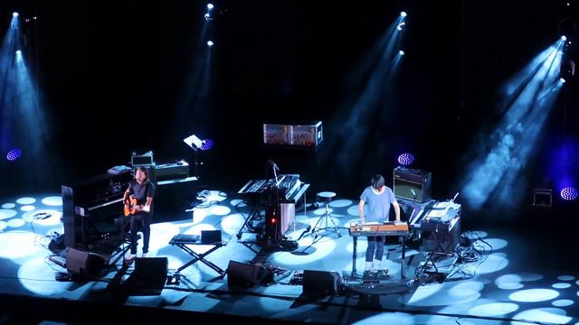 Thom Yorke & Jonny Greenwood - How To Disappear Completely live @ Sferisterio - Macerata 20.08.2017 смотреть онлайн