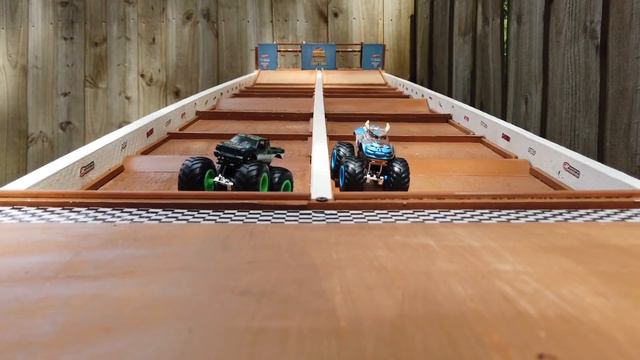 Hot Wheels Monster Truck Racing Straight Rhythm