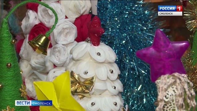 Смоленский зоопарк открыл выставку «экологических» елок смотреть онлайн