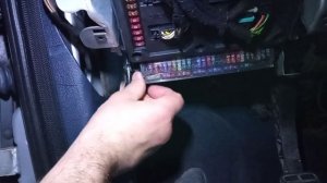 Блок реле. Как добраться к реле в VW SHARAN (09.1997-05.2000)