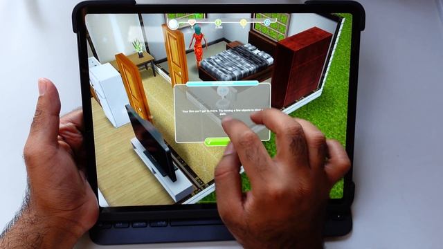 The Sims Freeplay ? iPad Pro 12.9 (Mini-Led 2021) Gameplay! | Apple M1 Gaming!?️ смотреть онлайн