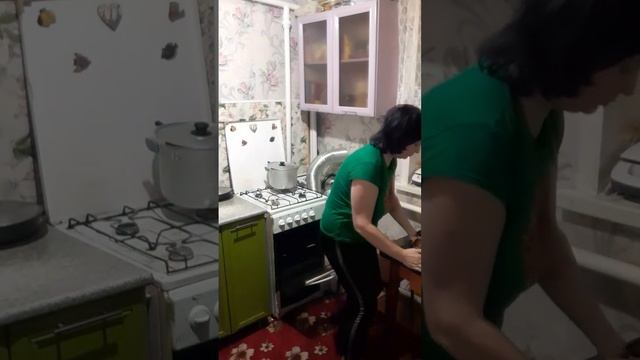 ИСПЕКЛА ПИРОГ//ЯБЛОКИ И КАЛИНА//ПОЙДЕМ ПИТЬ ЧАЙ смотреть онлайн