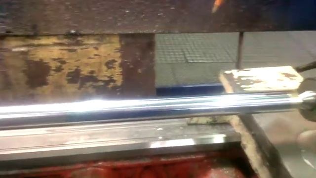 Перо вилки мотоцикла Tdm850 после правки в тисках.