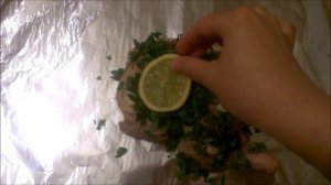 Целая курица в фольге в мультиварке