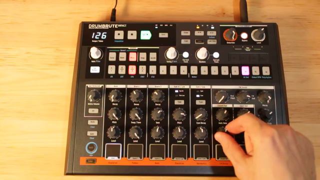Arturia Drumbrute Impact [first play demo] смотреть онлайн