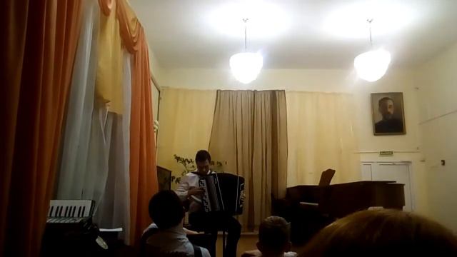 сын играет на баяне. смотреть онлайн