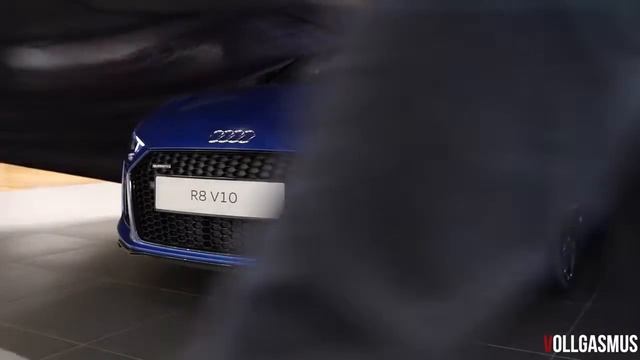 Audi S8 Plus Night Blue and Orange Audi Exclusive Christmas Special: In Depth and Revs смотреть онлайн