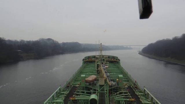 Транзит через Кильский канал осенью смотреть онлайн