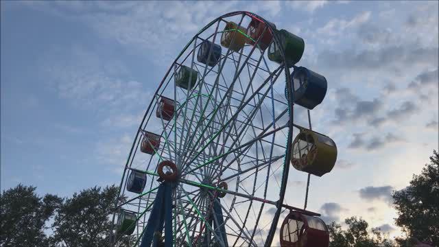 Колесо обозрения в парке Мытищи смотреть онлайн