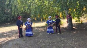 Казачья игра-забава _Принеси платок казачке_.mp4