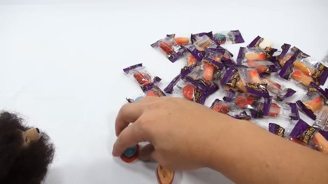 Learn About Body Parts Gummy Candy For Halloween смотреть онлайн