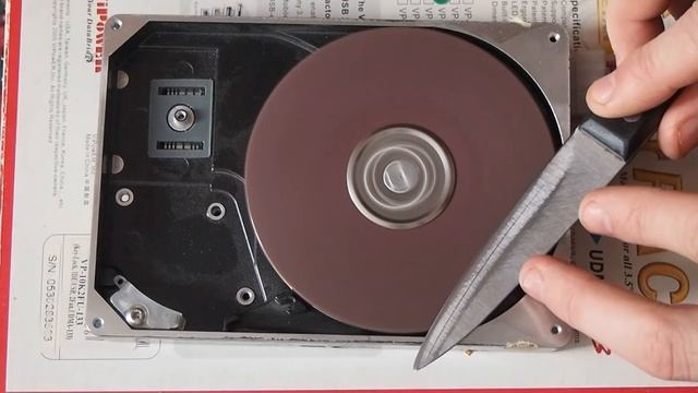 Точилка из жёсткого диска / HDD Sharpener (Maxtor 7120 AT) смотреть онлайн