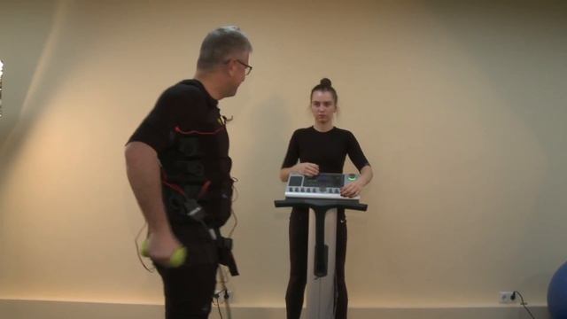 Знакомимся с передовой технологией фитнеса EMS. смотреть онлайн