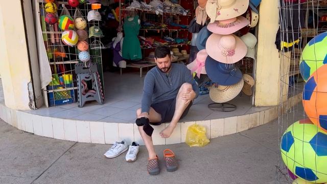 CARTELS IN MEXICO Don’t Bother Tourists IN This Small Town смотреть онлайн