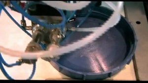 Нанесение уплотнения на крышки бочек