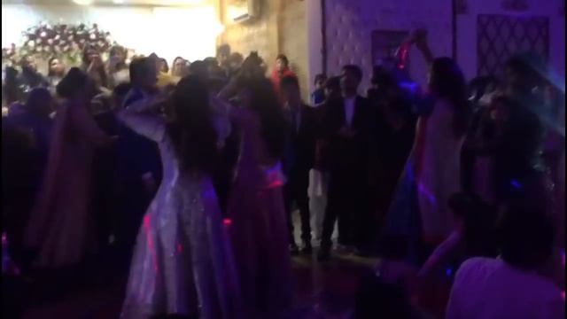 Minal Khan Dance Performance on Aiman Khan Engagement смотреть онлайн
