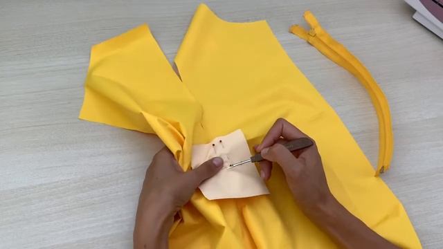 Полукомбинезон "ИСЛАНДИЯ". Часть 2. Видеоинструкция к журналу "Все Лекала" 2/2022. смотреть онлайн