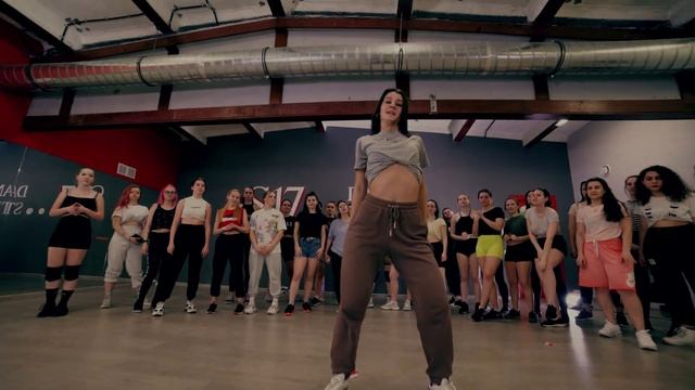 Дэнсхолл с Кетраной в S17 смотреть онлайн