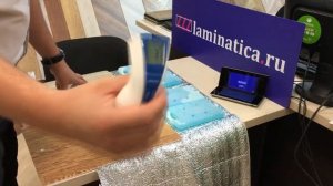 Какой линолеум теплее? Тест линолеума с основой войлок и основой ПВХ.