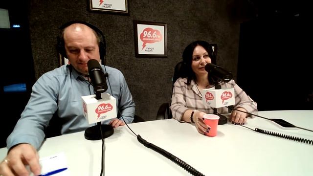 Гости утреннего шоу "Не только про бизнес" Эдуард Коложвари и Юлия Булгакова смотреть онлайн