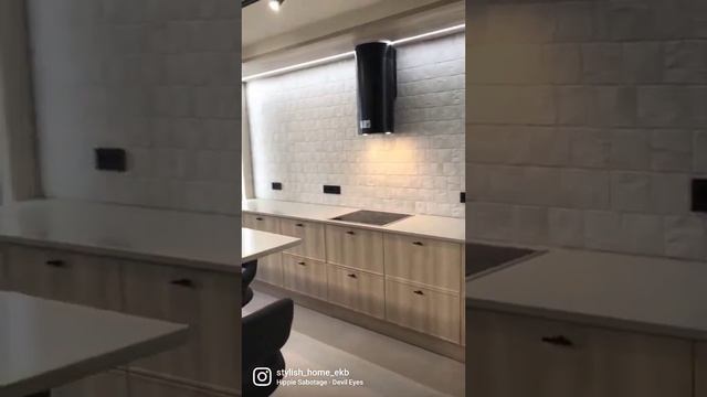 кухня с островом и ставнями на окнах / дизайн кухни Екатеринбург /кухня на заказ смотреть онлайн