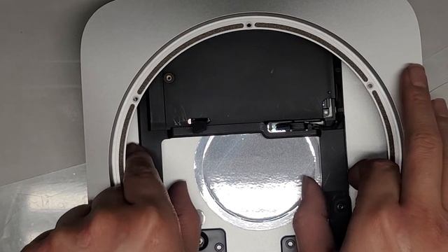 Late 2014 Apple Mac Mini Model A1347 Disassembly SSD Hard Drive Upgrade Power Supply PSU Replacemen смотреть онлайн