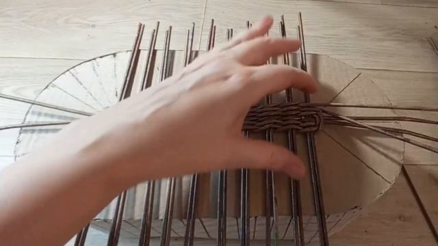 МК. Простое овальное дно из газетных трубочек. Плетение из газет. смотреть онлайн