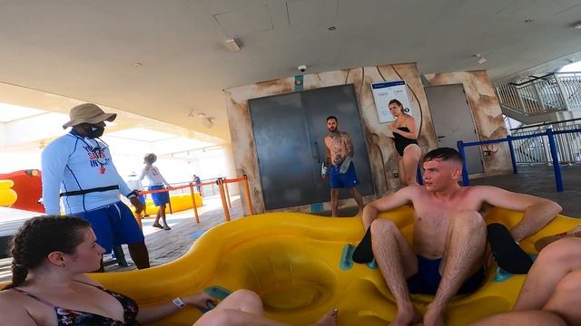World's LONGEST Family Water Coaster at Aquaventure Waterpark [450m] смотреть онлайн