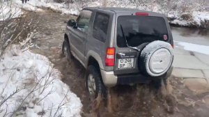 Mitsubishi Pajero Mini h58 небольшой брод.