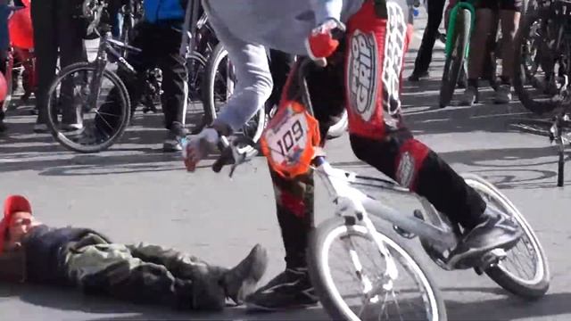 XV городской культурно спортивный праздник ВелоОмск 2014 посвященный Дню России 7 06 14 смотреть онлайн
