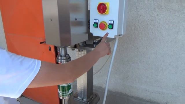 Sealing machine for cans, Configuration II смотреть онлайн