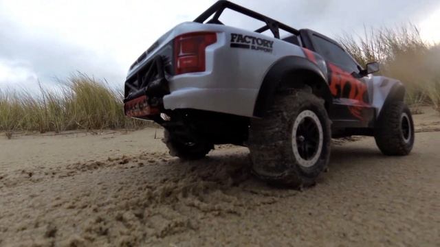 TRAXXAS Slash 2WD FOX Edition FORD RAPTOR // DUNE BASHING sand paddles // #traxxas #traxxasslash смотреть онлайн