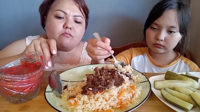 Школьный супчик Софии не зашёл/Мукбанг Плов/Летний Сацибели