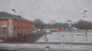 Станция Чапаевск - красное здание вокзала из окна