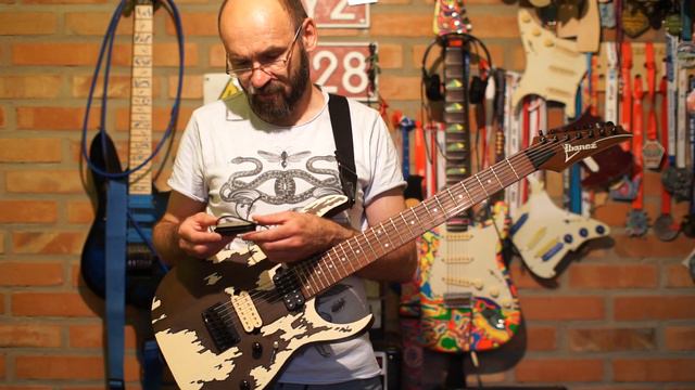 DiMarzio (DP700) Blaze (N) vs Ibanez Quantum-7 (N) смотреть онлайн