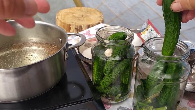 Маринованные огурчики по- болгарски. Одна горячая заливка. Без стерилизации!!! Потрясающий рецепт. смотреть онлайн