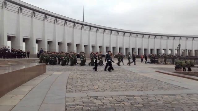 Парад Солдат в Парке Победы смотреть онлайн
