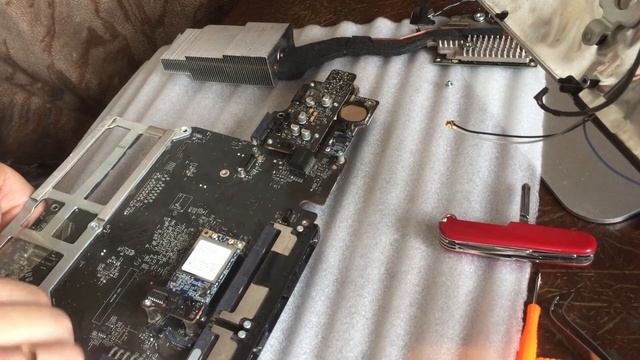 IMAC 24 /2009 года/ РАЗБОРКА ЧИСТКА/ЗАМЕНА ТЕРМОПАСТЫ смотреть онлайн