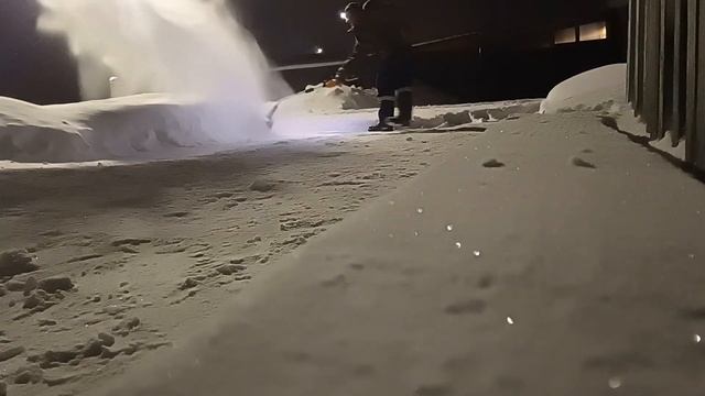 Снегоуборщик аккумуляторный DEKO ST40 смотреть онлайн