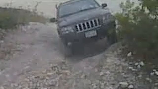 Grand Cherokee goin up a hill смотреть онлайн